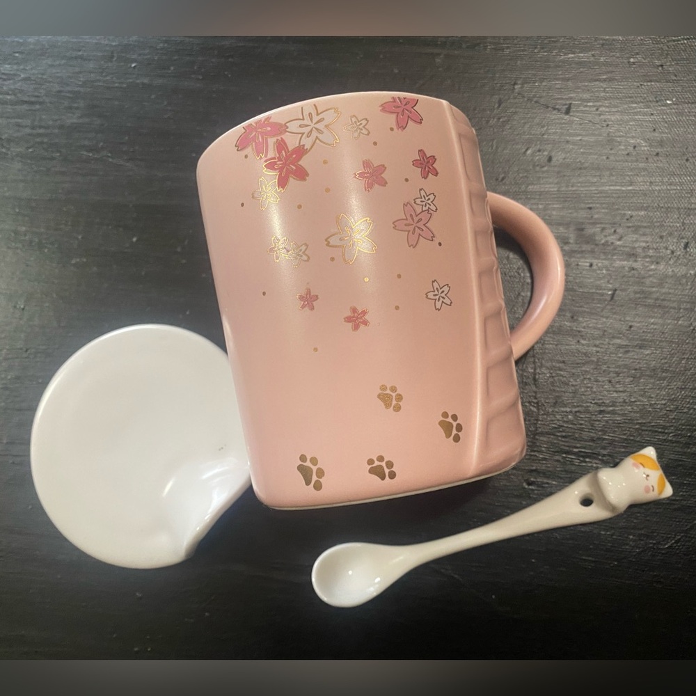 🌸🐈Cute mug with matching kitty spoon!